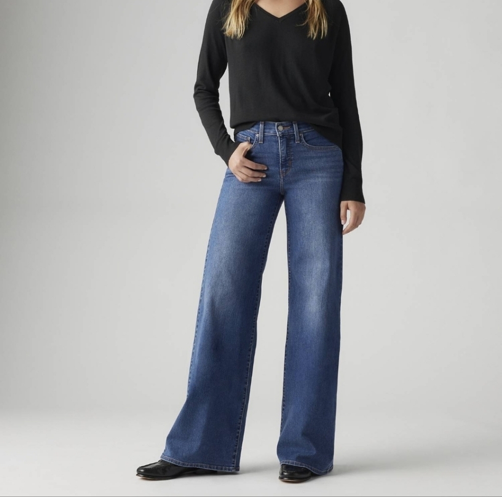 Like NEW Levi's 318 Shaping Wide Leg Dark Blue Denim Jeans